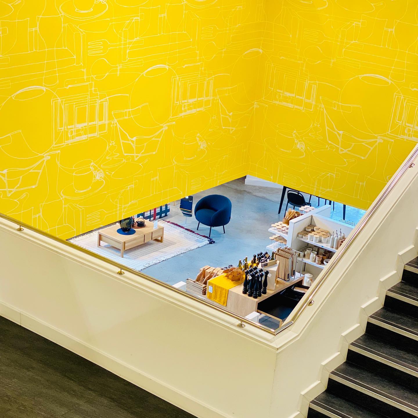 Vue de la cage.-#perspective #mural #yellow #illustration #escalier #mobilier #design #furnituredesign